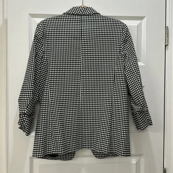 Eesome Black and White Houndstooth Blazer Structured Tailored Design - Picture 3 of 4